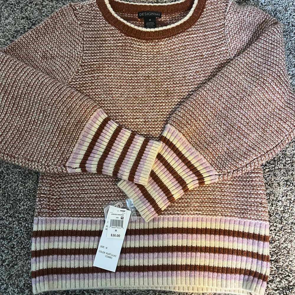 Size M NWT sweater